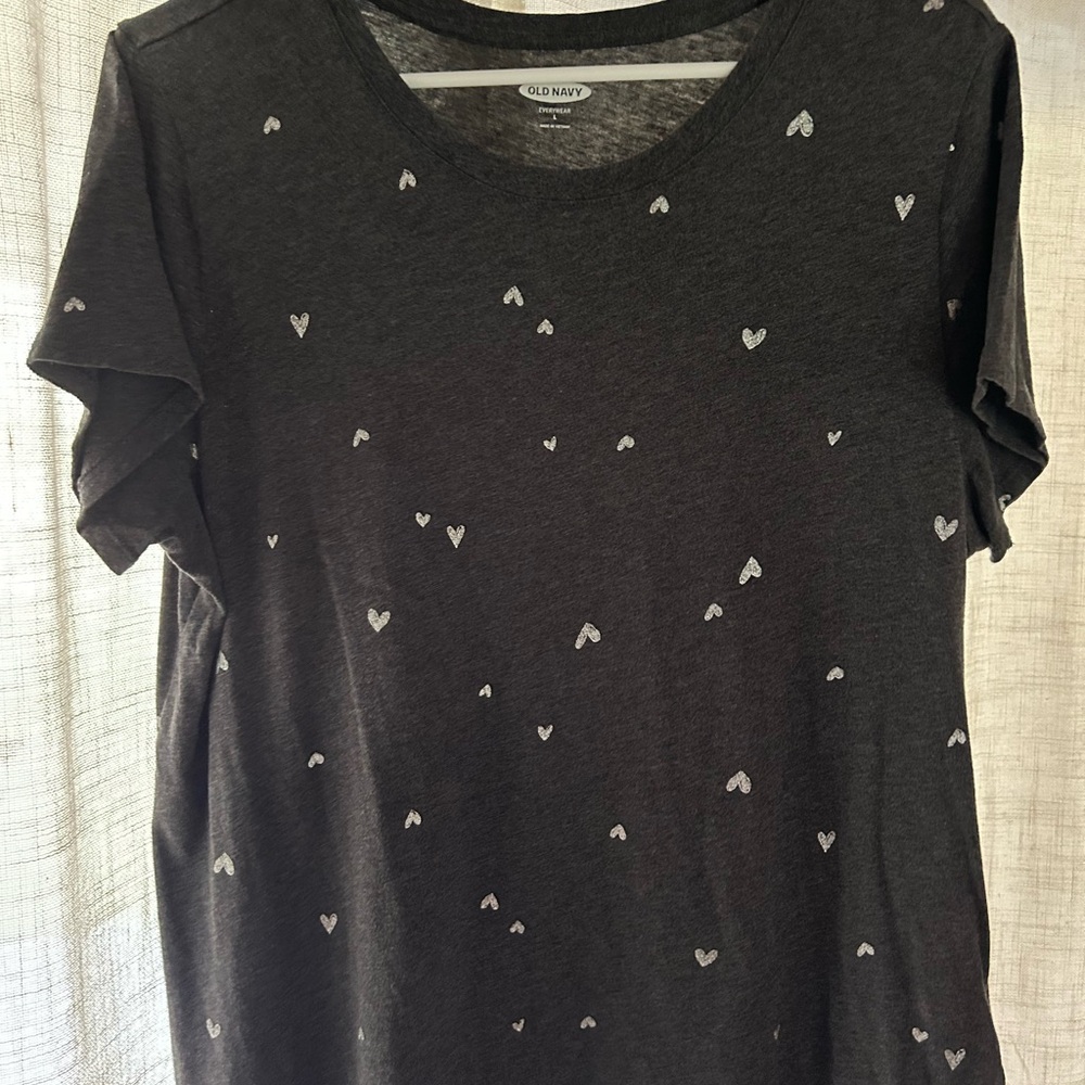 Old Navy Women's Charcoal Tee with silver Heart Pattern